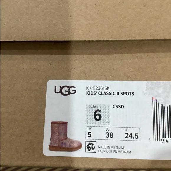 UGG kids classic boots brand new